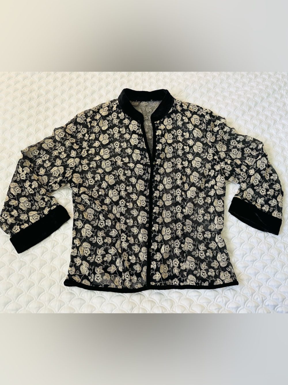 Black Floral Knit lace Women's Sweater - Elegant Black & White Design